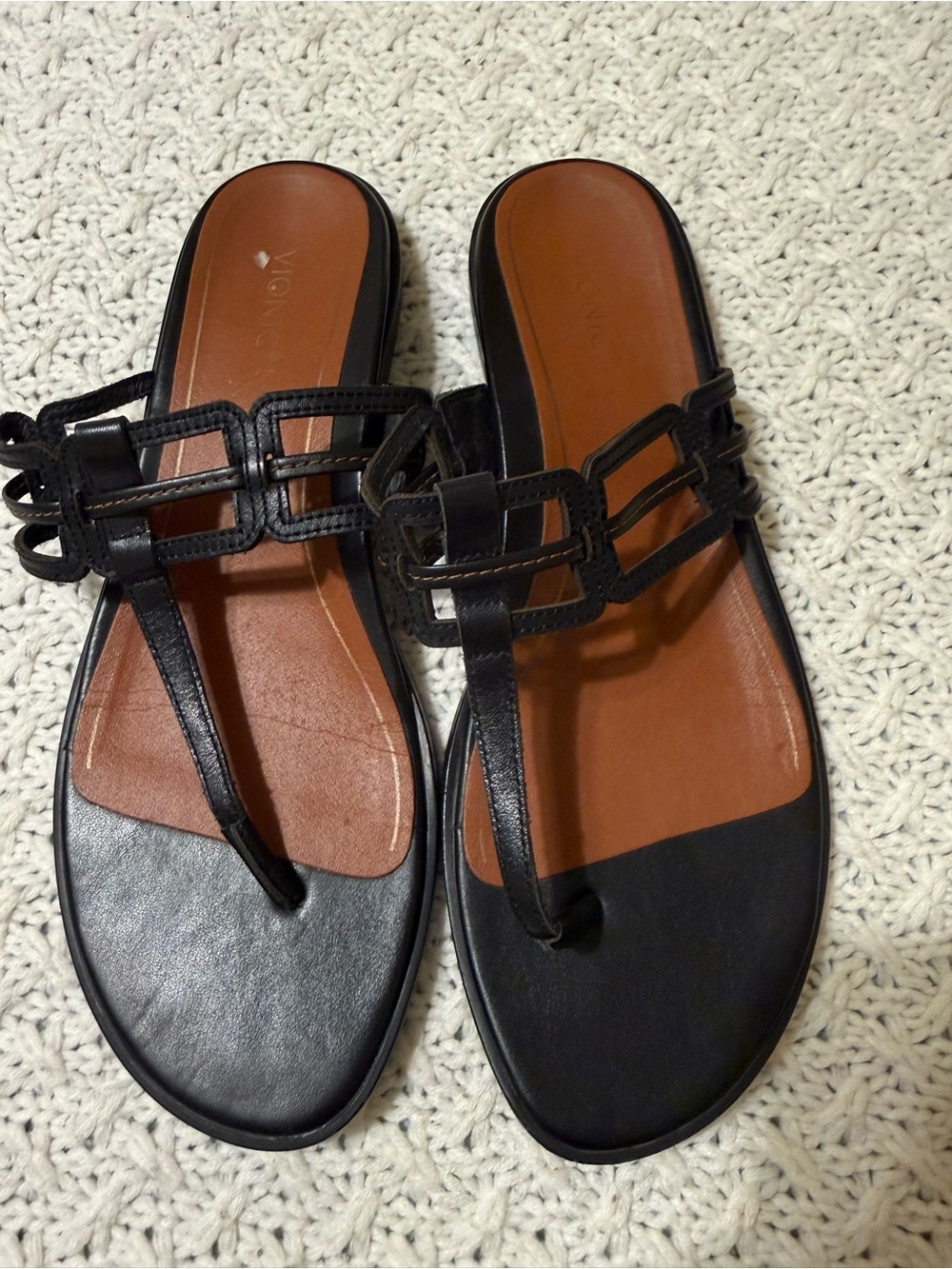 Vionic Alvana 11  Black Leather T-Strap Women's Sandals
